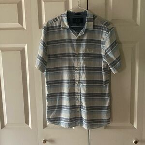 Even Tide mens L slim short sleeve button down shirt casual beachy summer